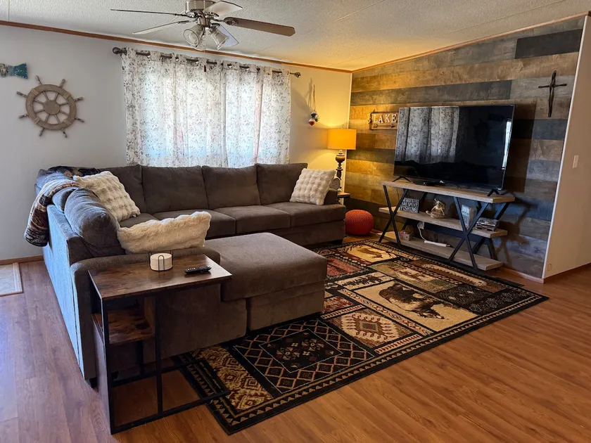 4 bedroom, Lake Merediths Oasis by the Lake! - Image 1