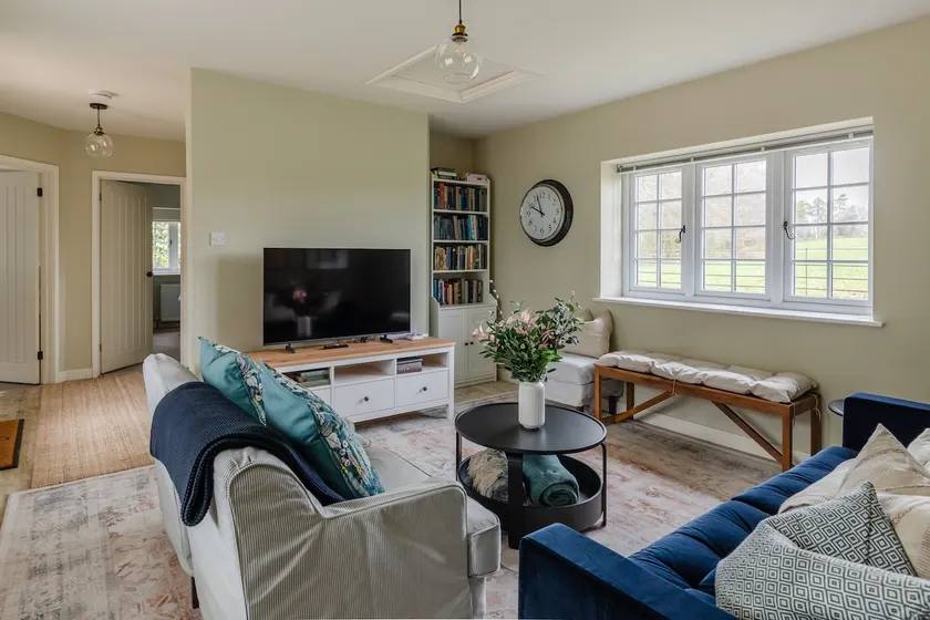 Forest Cottage, Cosy Countryside Escape near Bath - Image 1
