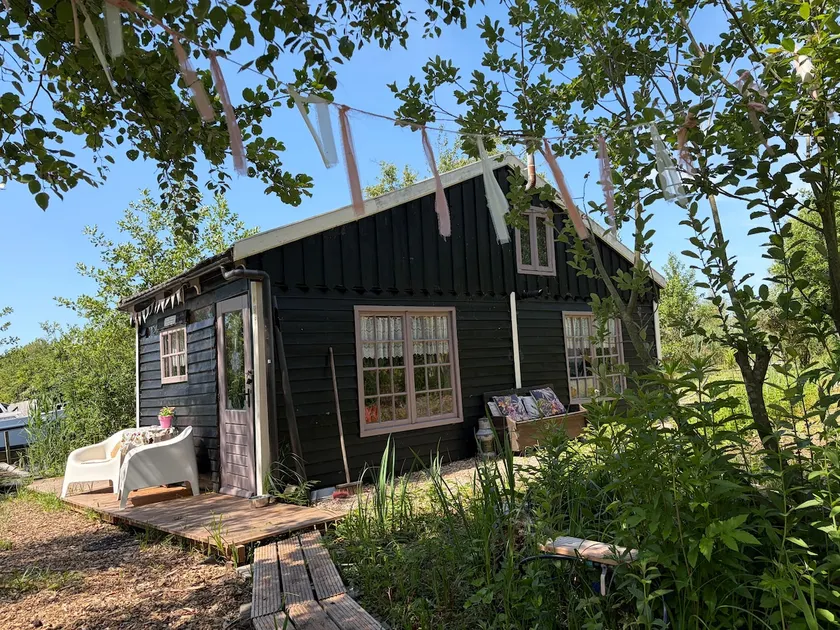 The Crooked Island Cottage near Amsterdam - Image 1