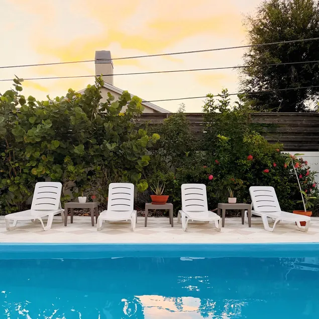 Poolside Palms & Oak; sltwtr pool, 10 min to beach - Image 1