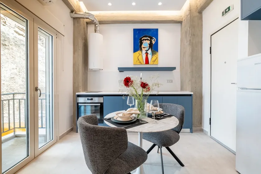 Apartment near Metro + Port - Image 1