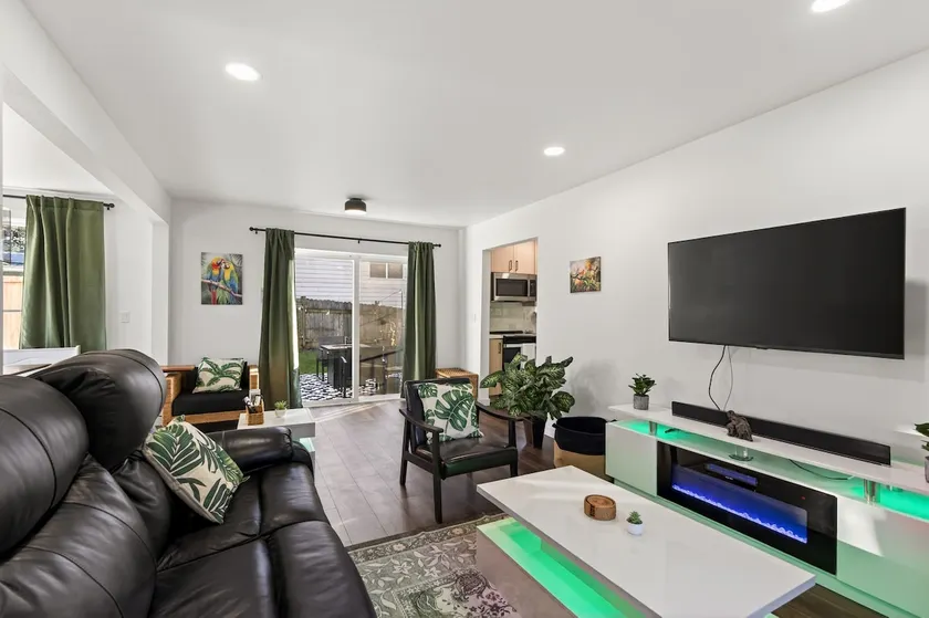 Emerald City Jungle Oasis | 10 Min to Downtown - Image 1
