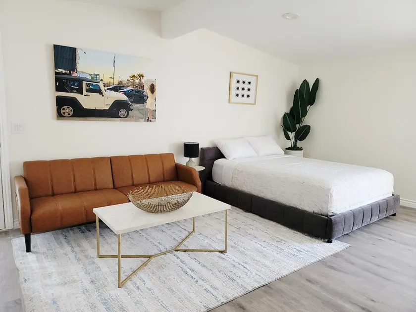 Spacious Studio: 5 Miles from Disneyland & near HB - Image 1