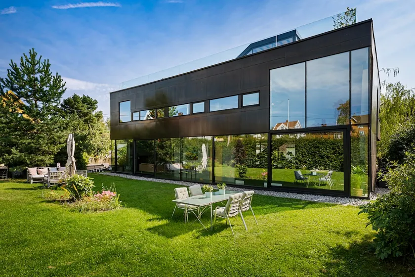 Stylish industrial house with Nordic interior - Image 1