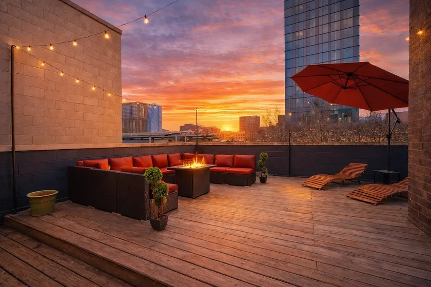 Huge 5BR Heart of Fulton Market Duplex of Dreams - Image 1