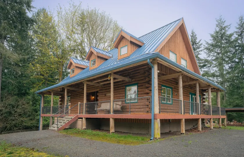 Blue Roof Lodge near Mount Rainier - Image 1