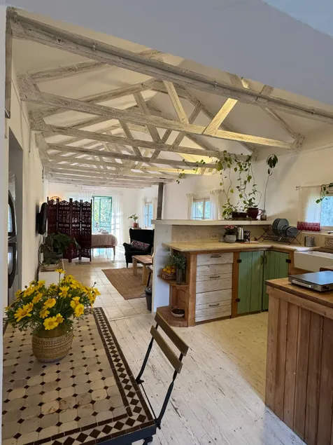 Toni's Cozy Forest Hub – Studio Unit with Outdoor Safe Room - Image 1