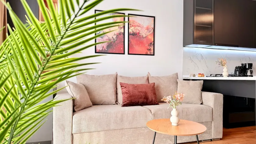 SUNSHINE - New & Quiet 1BR Apt, Business area, close to Airport, Highway A3, Subway - Image 1