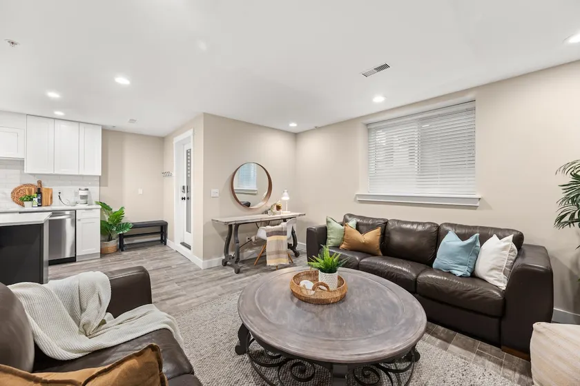 Fort Langley Cozy Getaway with A/C! - Image 1