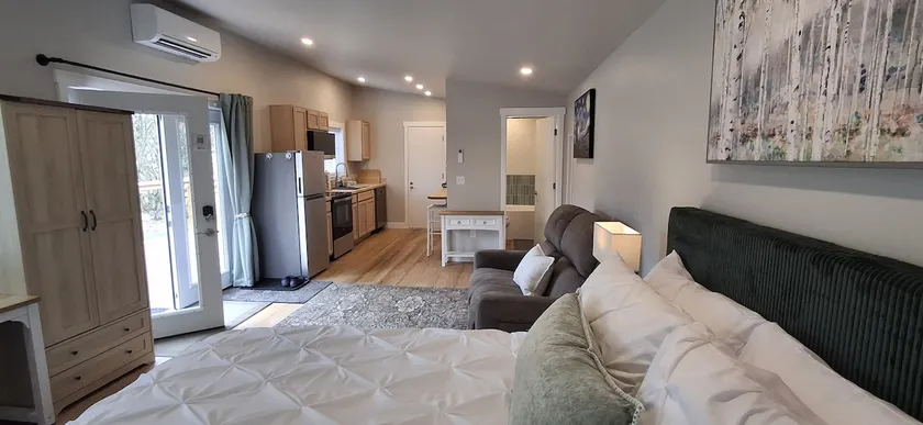 The Madrona Luxury Suite! - Image 1