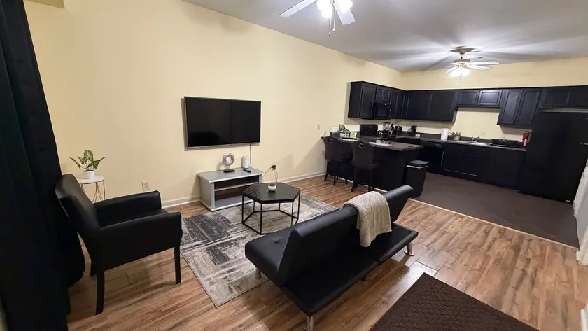 B8 • Comfy Stay • Near A-State & Dining • WiFi - Image 1