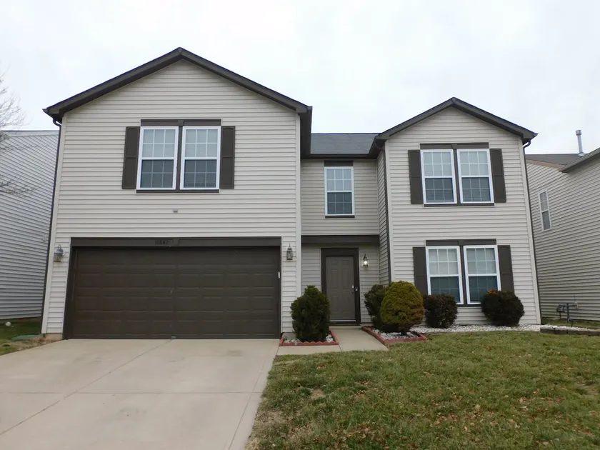 Spacious hotub house near the airport. - Image 1