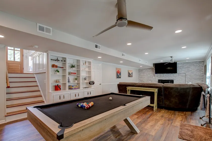 Creekside Manor: Deck Views, Pool Table -Sleeps 12 - Image 1