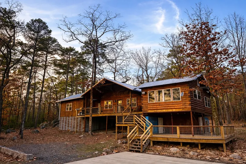 Near Parker’s Creek | Boat & RV Cabin - Image 1