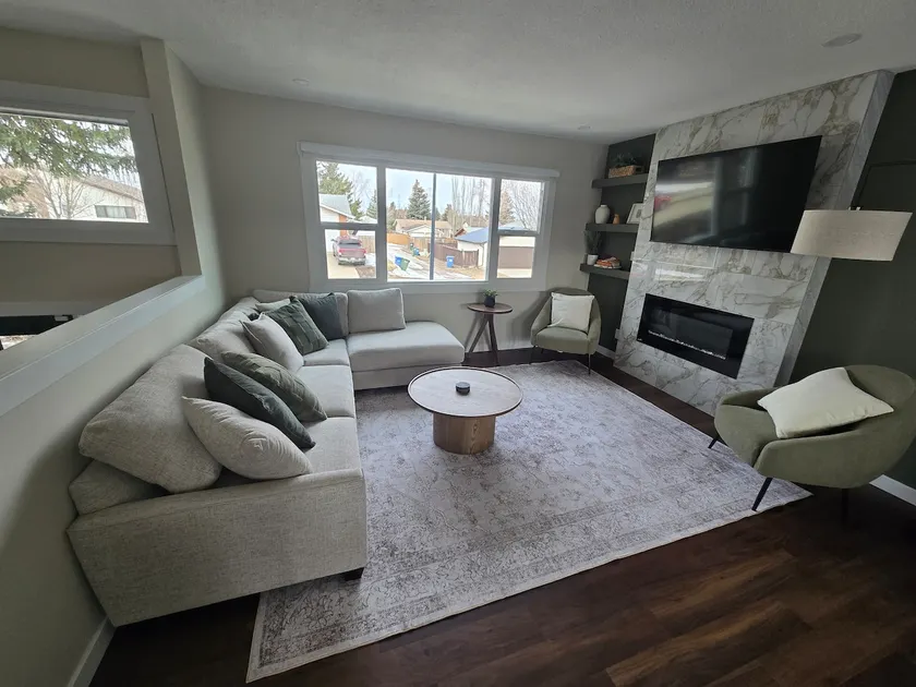 Renovated 5BR• Hot Tub• Walk to Centrium• Sleeps 9 - Image 1