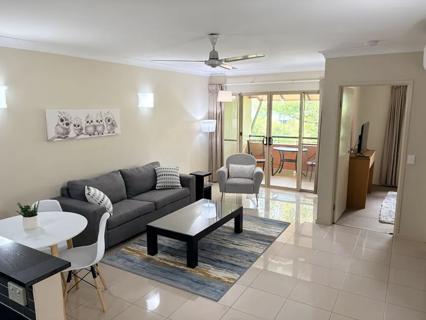 Resort Style 1 BR Apartment - 9 Pools - Mins to CBD - Image 1