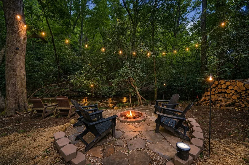 Creek Front Cabin! Hot Tub, Fire Pit, Pet Friendly - Image 1