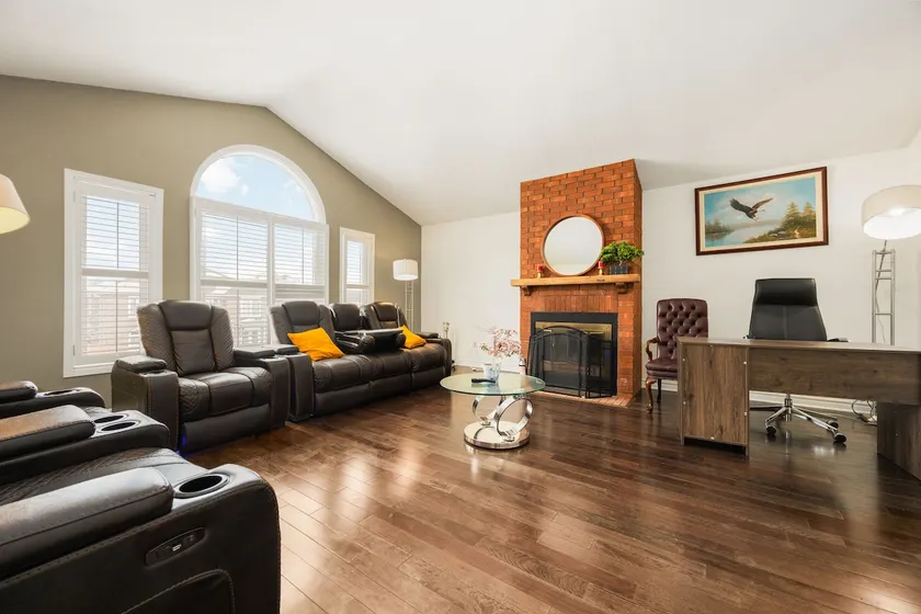 Maple Nest Pickering for your stay - Image 1