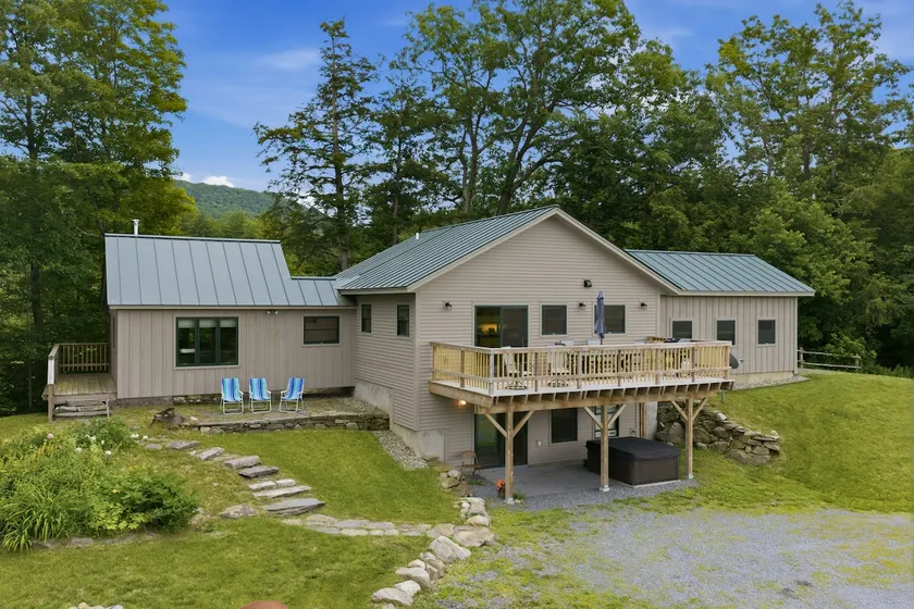Private Getaway, Hot Tub, Pool Table, River Access - Image 1