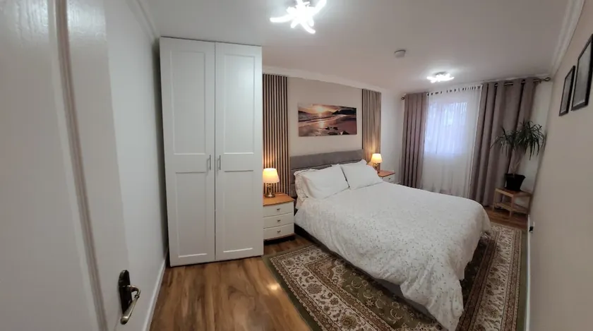 Central Park Flat, Manchester 4 Guests+1infant - Image 1