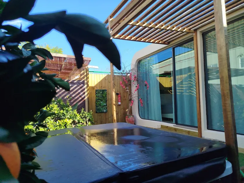 glass house with jacuzzi - Image 1