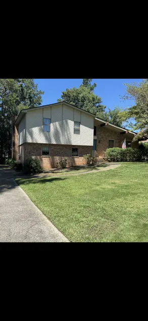 Quite remodeled home with 3 bedrooms/2 full bath! - Image 1