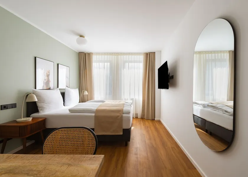 Limehome Leverkusen Wiesdorfer Platz - Image 1