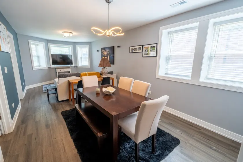 2 Bedroom apartment free parking near transit - Image 1