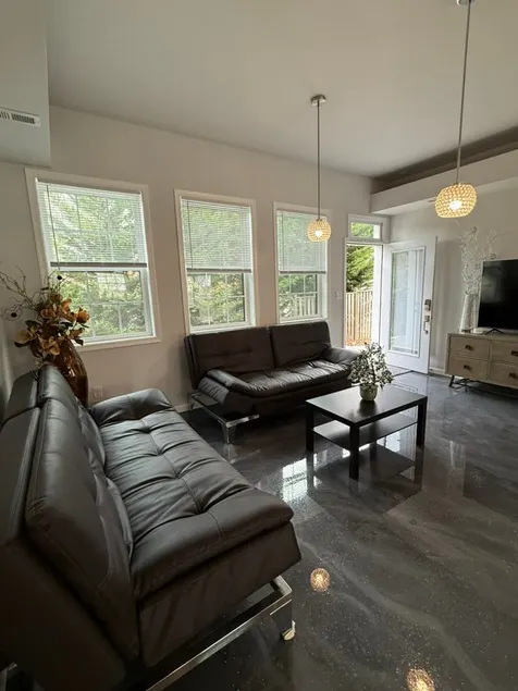 Bright Spacious 3BR Retreat • Near DC & Pentagon - Image 1