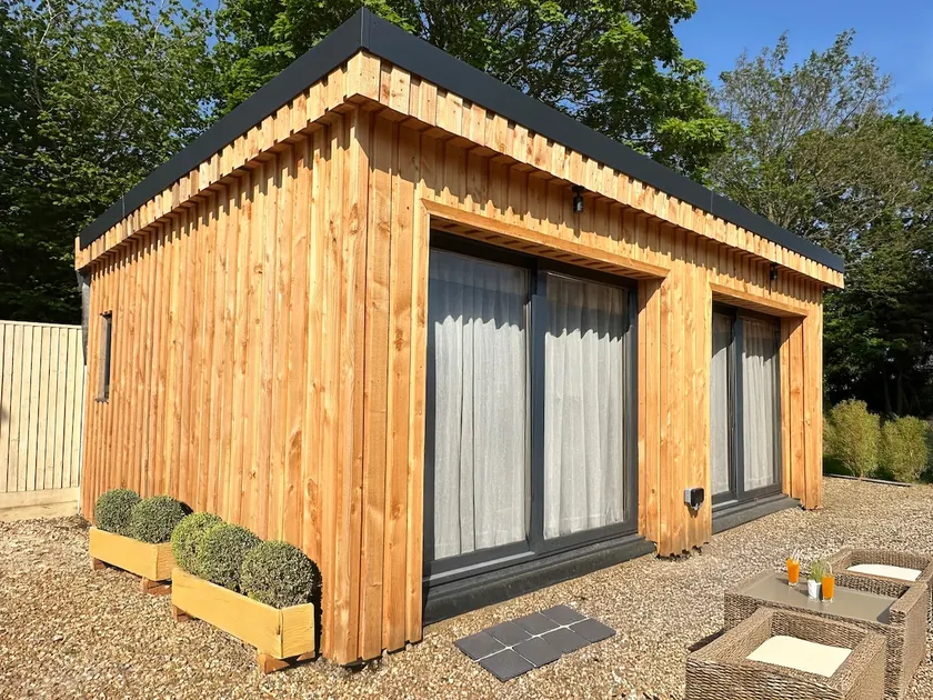 Luxury Lodge Near Goodwood - Image 1