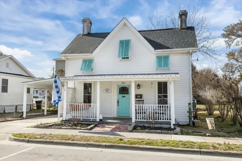 Ely Davis Cottage - Image 1
