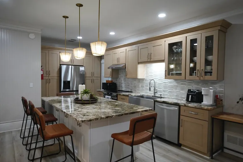 Spacious Manor w/Pool- TPC CountryClub 5 mins away - Image 1