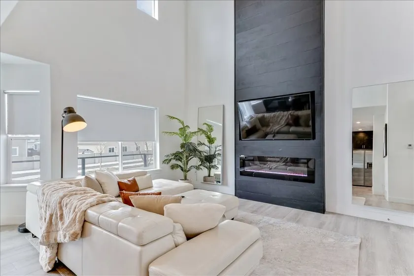 Spacious Retreat, Sleeps 8 in Vineyard | Near BYU - Image 1