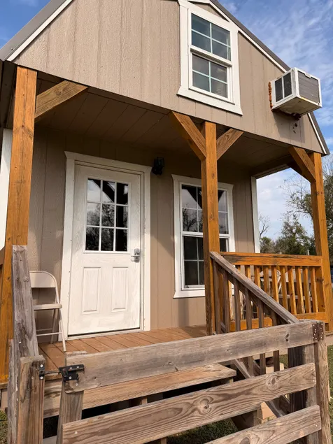 Lakeside Cabin - Image 1