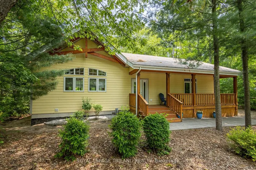 Grand Bend Cottage | Private Lake + Pool & Hot Tub - Image 1