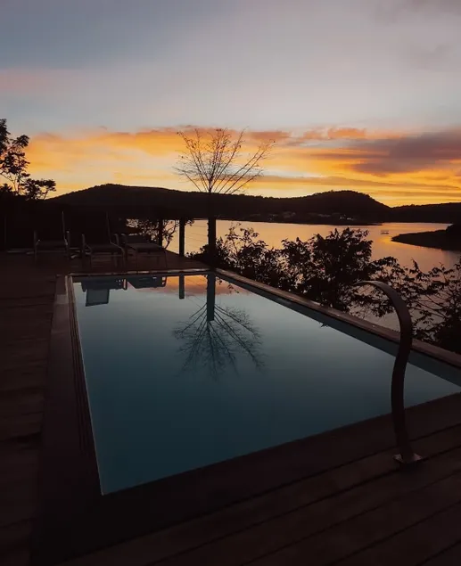 Chalet with jacuzzi and stunning lake view. - Image 1