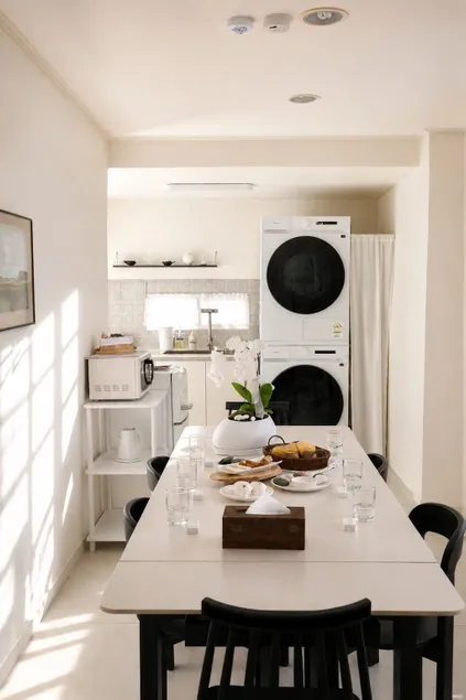 5-minute walk from Busan Station, renovated in March 2026, maximum 12 people, 4 beds, long-stay pickup, luggage storage - Image 1