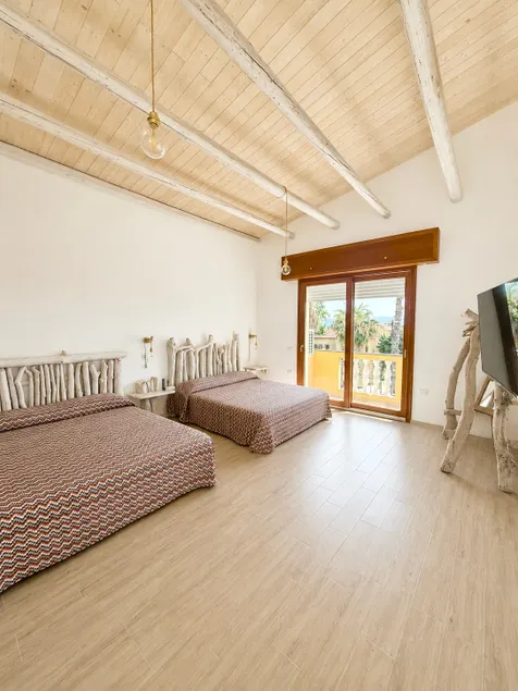 Central View Apartment - Image 1