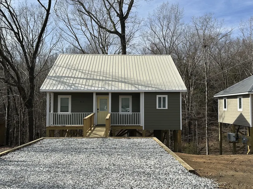 Trailside 2BR Cottage | Walk Downtown + Greenfront - Image 1