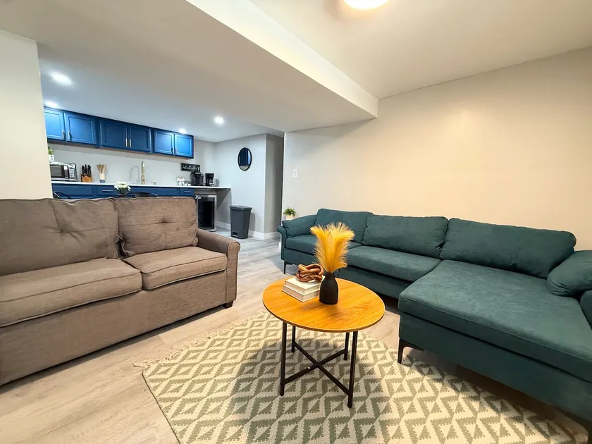 Chic 2BR| Easy Access to NYC + Major Attractions - Image 1