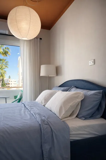 Avra Studio: prime location & private parking - Image 1