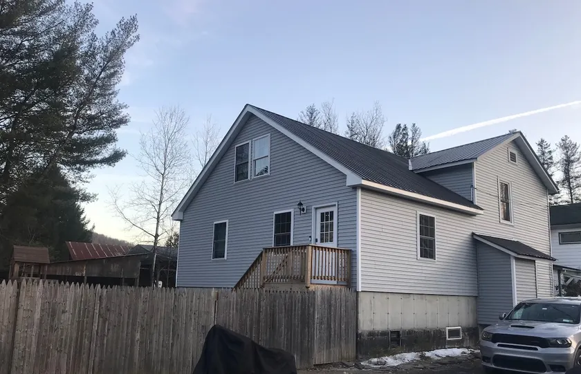 Cozy 1 bedroom apt in heart of Roscoe - Image 1