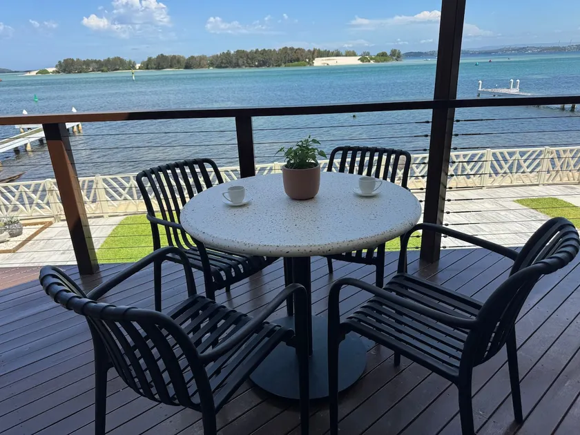 Marks Point Waterfront Retreat - Image 1