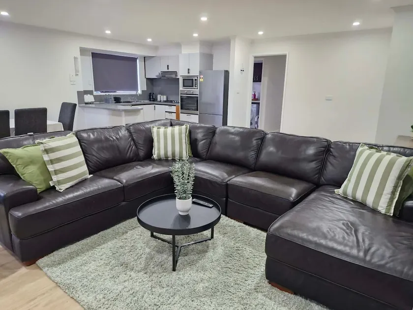 Renovated 3 bedroom home sleeps 9 boat access - Image 1
