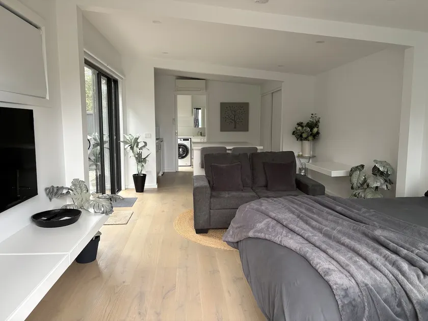 The Enchanted Studio - New 1 Bedroom Coastal Stay - Image 1