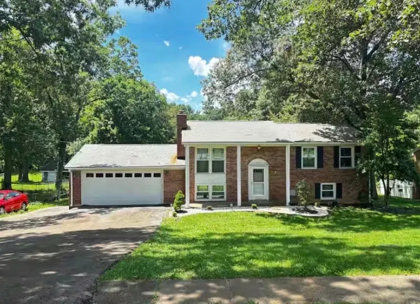 Fully Furnished Three Bedroom With Pool - Image 1