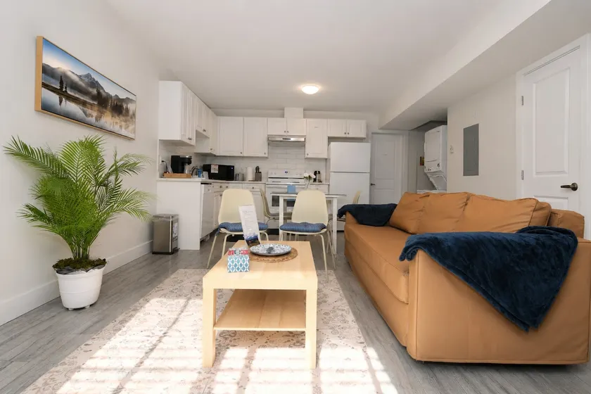 2BR | Private Entry | Sleeps 6 | 2 Parking - Image 1