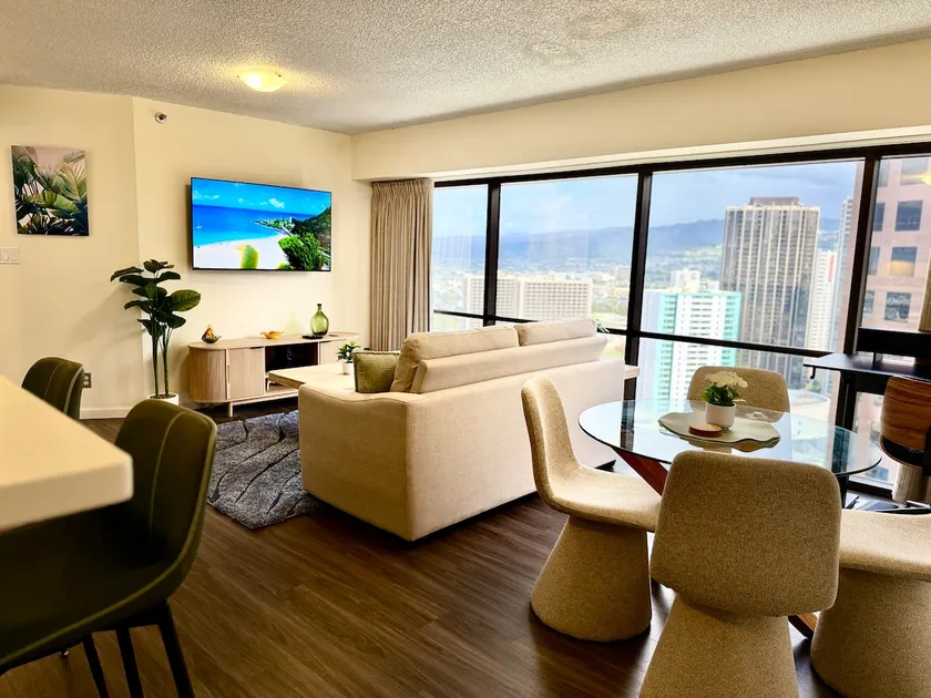 Honolulu Ocean/Mountain View Stay-Parking/Laundry - Image 1
