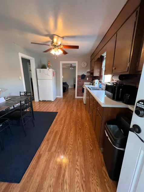 (C) Convenient location, amenities for everyday - Image 1