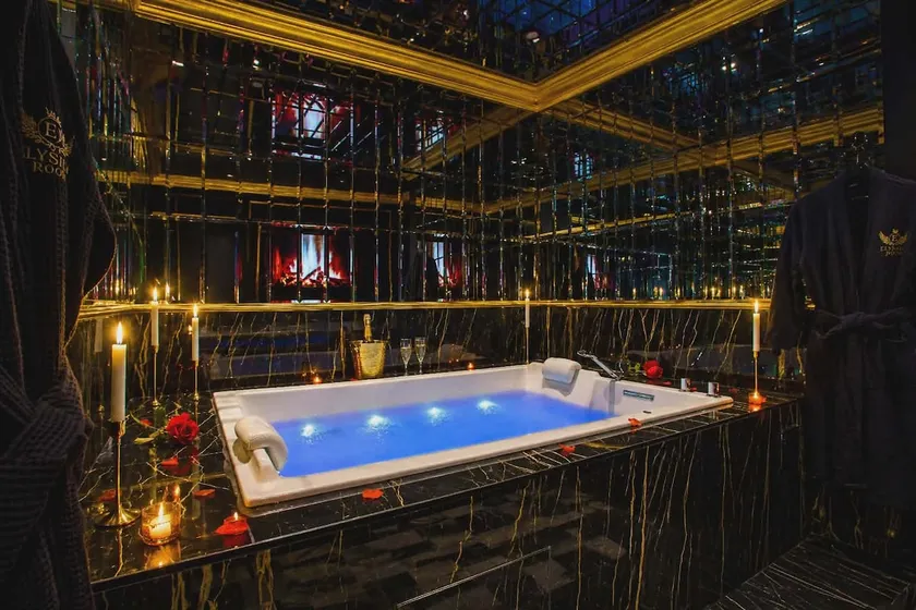 Suite • Private Jacuzzi • Movie Theater • Sedan - Image 1